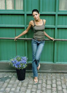 Naomie Harris feet photo thumbnail