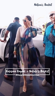 Karisma Kapoor feet photo thumbnail