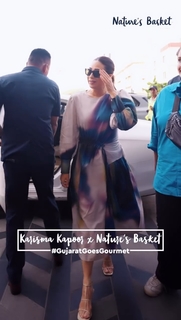 Karisma Kapoor feet photo thumbnail