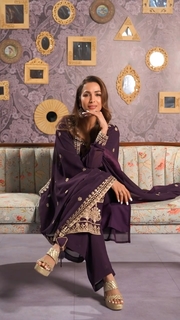 Malaika Arora feet photo thumbnail