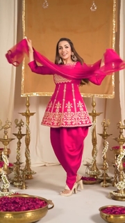 Malaika Arora feet photo thumbnail