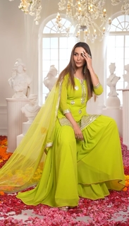 Malaika Arora feet photo thumbnail