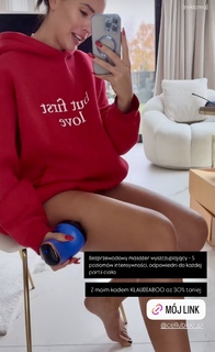 Klaudia Halejcio feet photo thumbnail