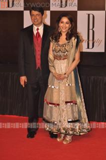 Madhuri Dixit feet photo thumbnail