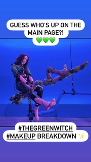 Aubrey Plaza feet photo thumbnail