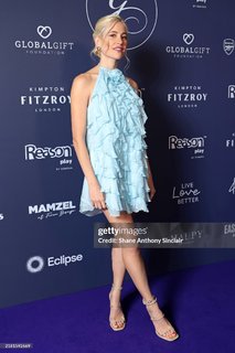 Pixie Lott feet photo thumbnail