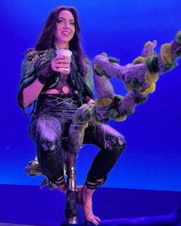 Aubrey Plaza feet photo thumbnail