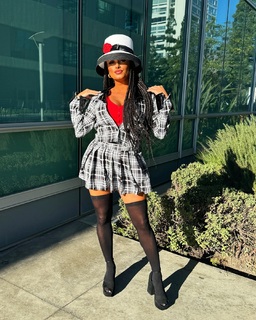 Joy Taylor feet photo thumbnail