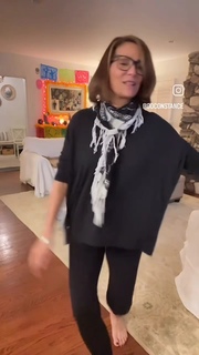 Constance Marie feet photo thumbnail