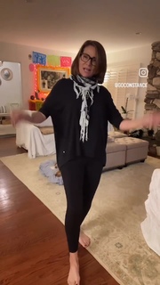 Constance Marie feet photo thumbnail