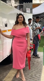 Parineeti Chopra feet photo thumbnail