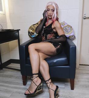 Sasha Banks feet photo thumbnail