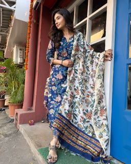 Anushka Sen feet photo thumbnail