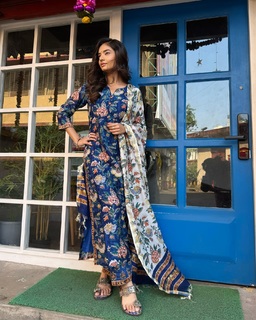 Anushka Sen feet photo thumbnail