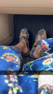 Anushka Sen feet photo thumbnail