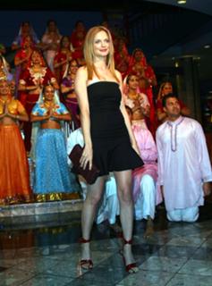 Heather Graham feet photo thumbnail