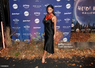Nicole Scherzinger feet photo thumbnail