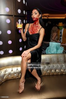 Nicole Scherzinger feet photo thumbnail