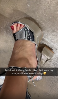 Queen Naija feet photo thumbnail