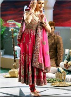 Madhuri Dixit feet photo thumbnail