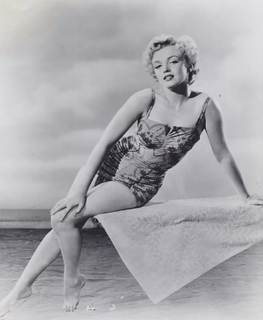 Marilyn Monroe feet photo thumbnail