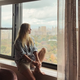 Nicole Neumann feet photo thumbnail