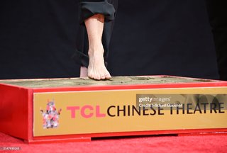 Jodie Foster feet photo thumbnail
