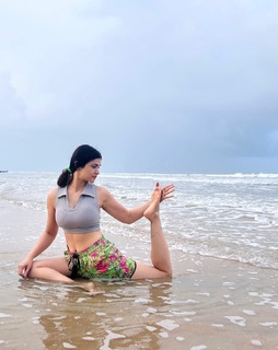 Poonam Yadav feet photo thumbnail