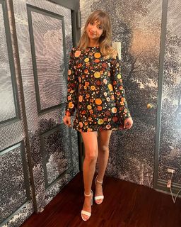 Lauren Lapkus feet photo 5