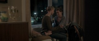 Elizabeth Banks feet photo thumbnail
