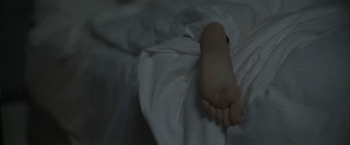 Elizabeth Banks feet photo thumbnail
