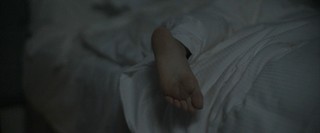 Elizabeth Banks feet photo thumbnail