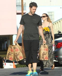 Amy Adams feet photo thumbnail