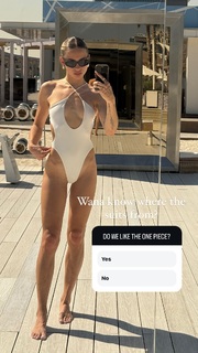 Charly Jordan feet photo thumbnail