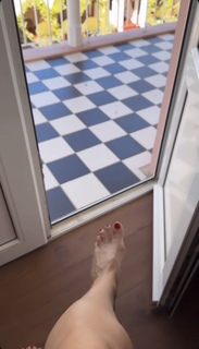 Heidi Klum feet photo thumbnail