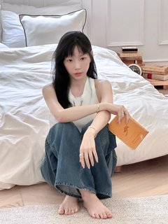 Taeyeon feet photo 1