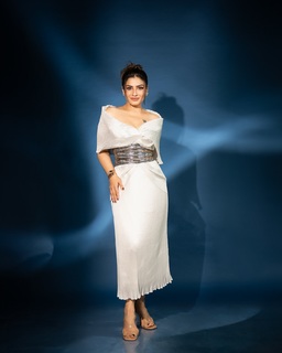 Raveena Tandon feet photo thumbnail