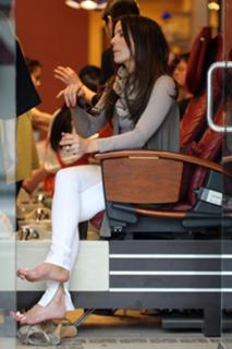 Kate Beckinsale feet photo thumbnail
