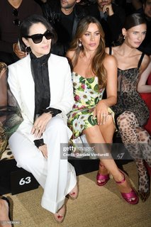 Monica Bellucci feet photo 3