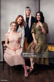 Sydney Sweeney feet photo thumbnail