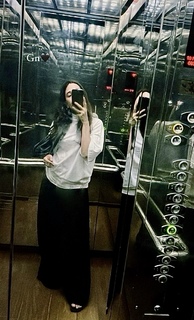 Karisma Kapoor feet photo thumbnail