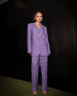 Larissa Manoela feet photo thumbnail