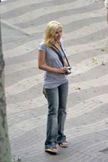 Scarlett Johansson feet photo thumbnail