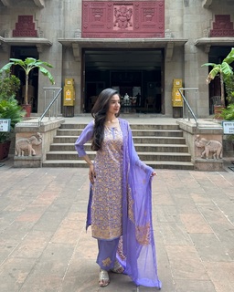 Anushka Sen feet photo thumbnail