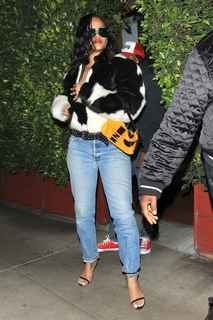 Rihanna feet photo thumbnail