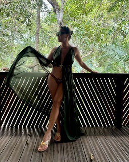 Giovanna Antonelli feet photo thumbnail