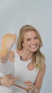 Lola Weippert feet photo thumbnail