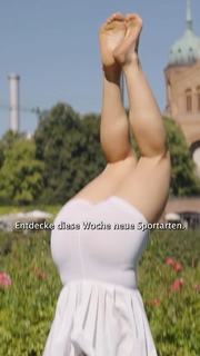 Lola Weippert feet photo thumbnail