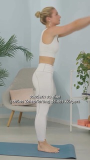 Lola Weippert feet photo thumbnail