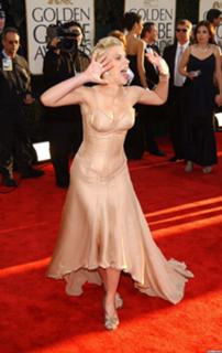 Scarlett Johansson feet photo thumbnail
